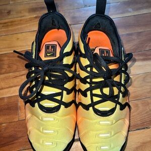 Nike Gradient Yellow and Black Athletic Shoes